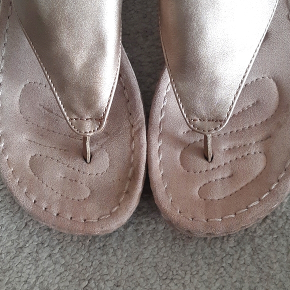 Cliffs by WHITE MOUNTAIN Gold Thong Sandals with Cushion Sole & Rubber Wedge - Picture 10 of 17